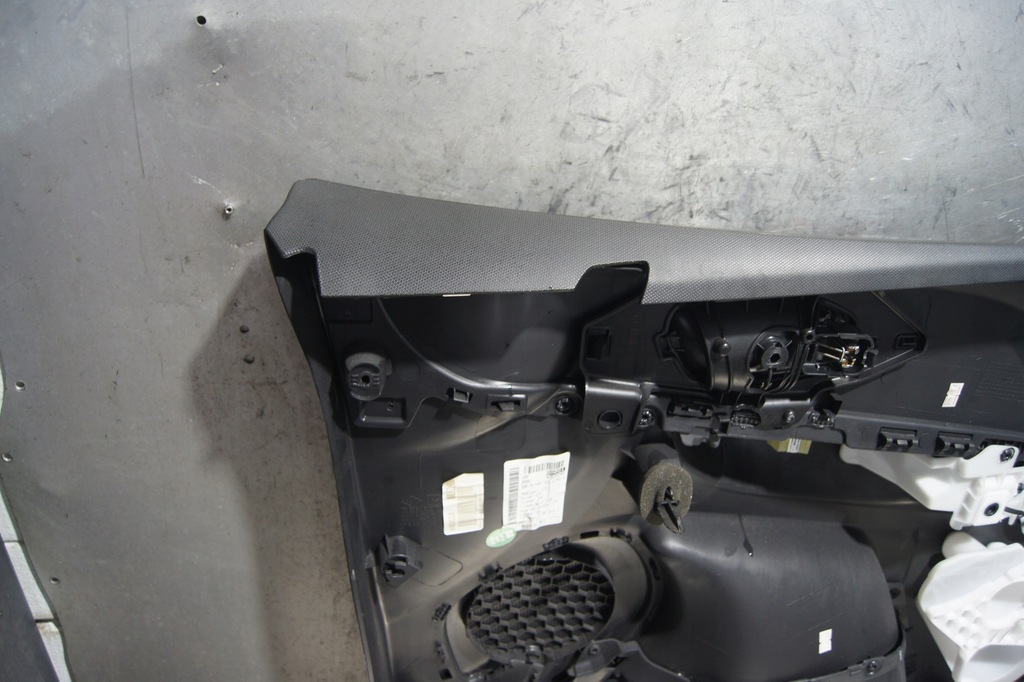 фото №13, Обшивка дверь левый перед clio iv 8090184552r