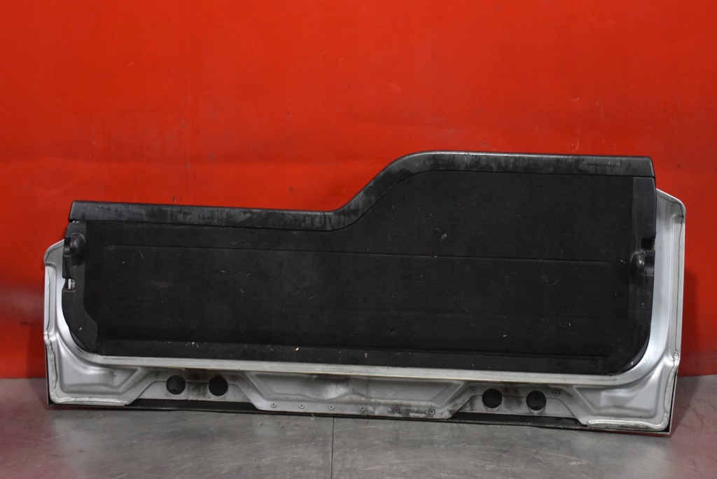 фото №11, Крышка багажника багажника задняя задняя нижняя часть серебристая land rover discovery 3 iii