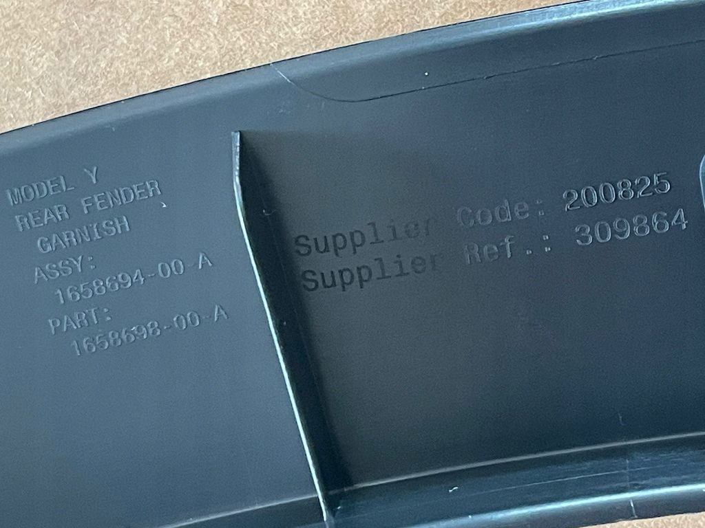 Накладка молдинг крыла правый задний  1658694-00-a 165869400a tesla model y Доставка