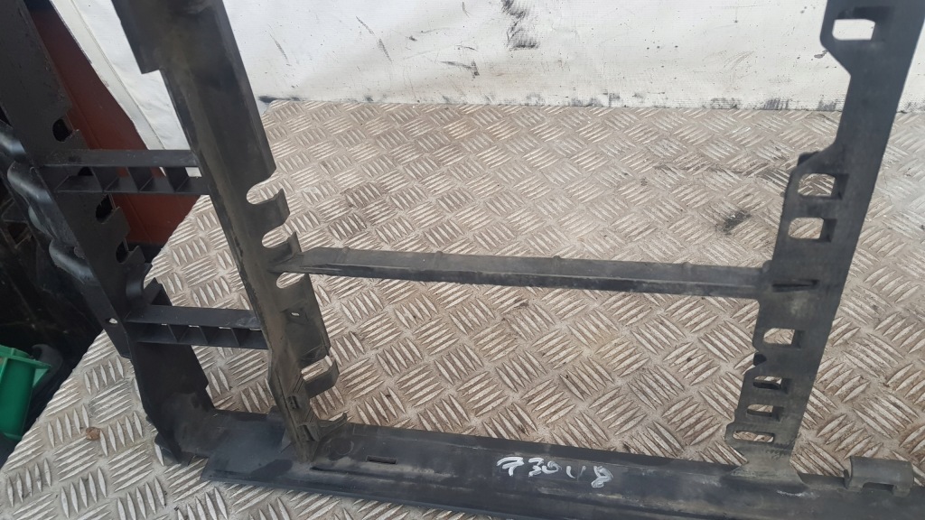 Bmw e38 730 рамка защита радиатор корпус 1737826 Оригинал