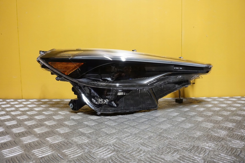 Купити Toyota corolla cross 2022 - фара фара full led правий срібляста америка