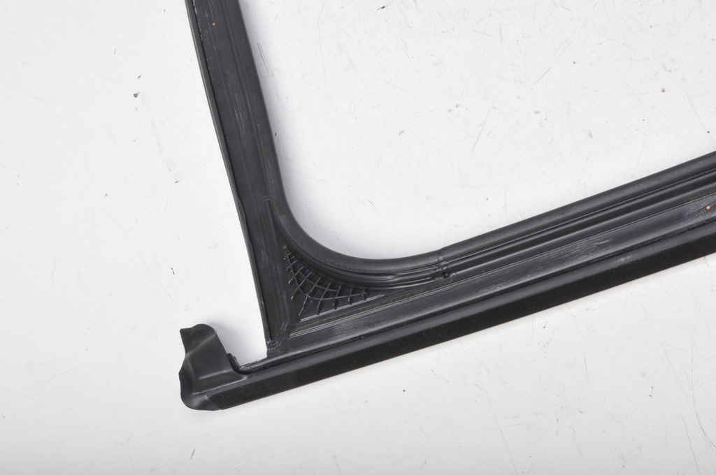 фото №10, Porsche macan молдинг скло двері задня ліва 17r