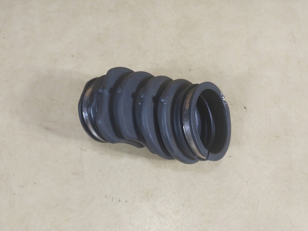 фото №3, Volvo c30 lift 1.6d труба повітря