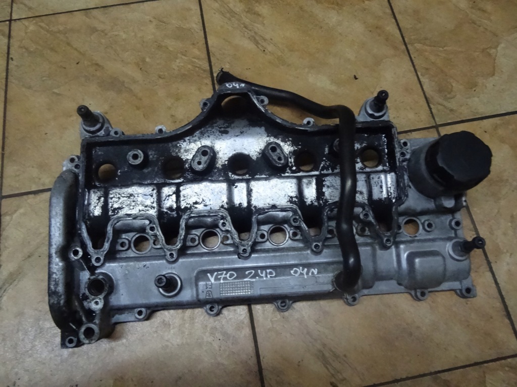 фото №1, Volvo v70 2.4d 04' крышка клапанов 30614422
