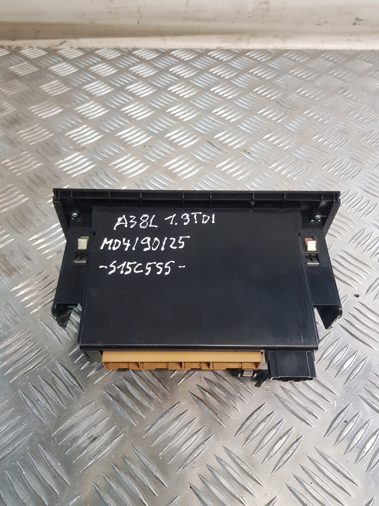 фото №11, Audi a3 8l 01r- панель обдув кондиціонера 8l0820043j