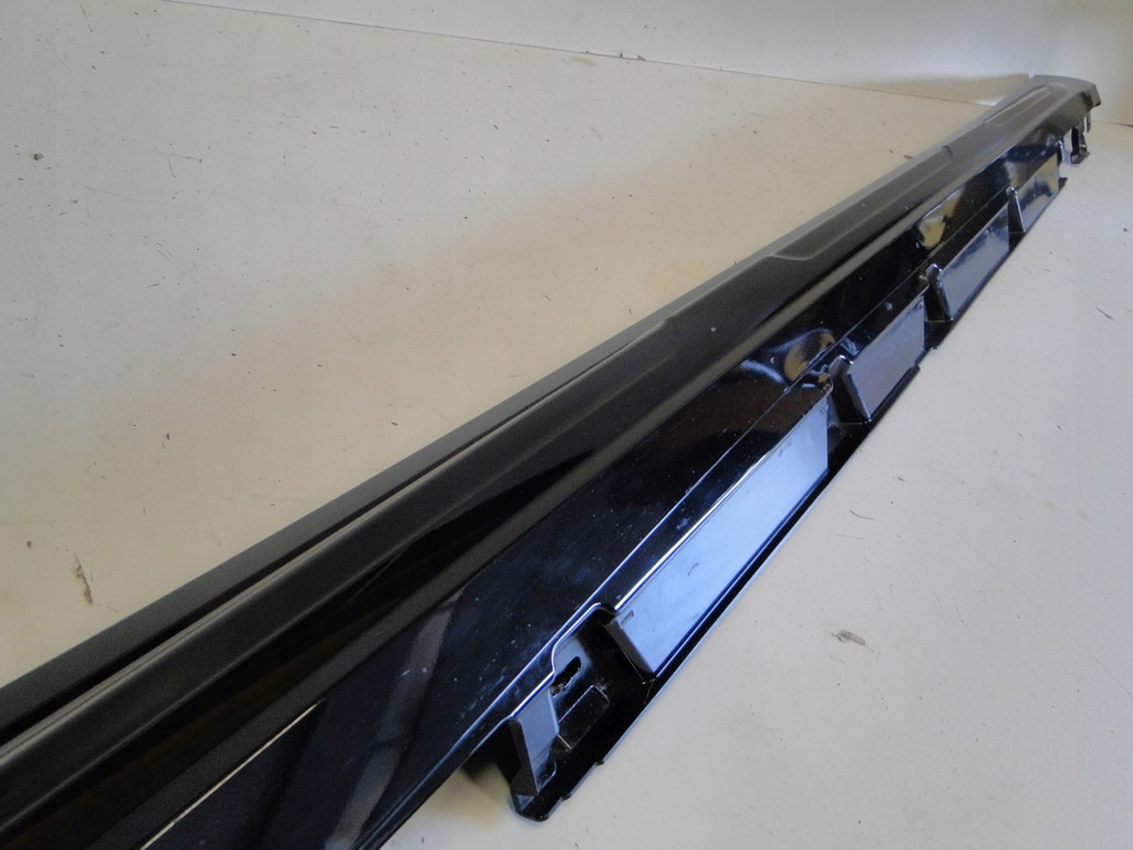 фото №5, Mercedes eqs 296 x296 молдинг порог правая amg