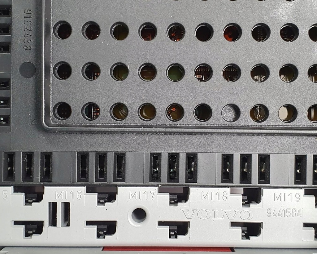 фото №6, Коробка запобіжників bsi volvo s80 9441584 9401802 9452772