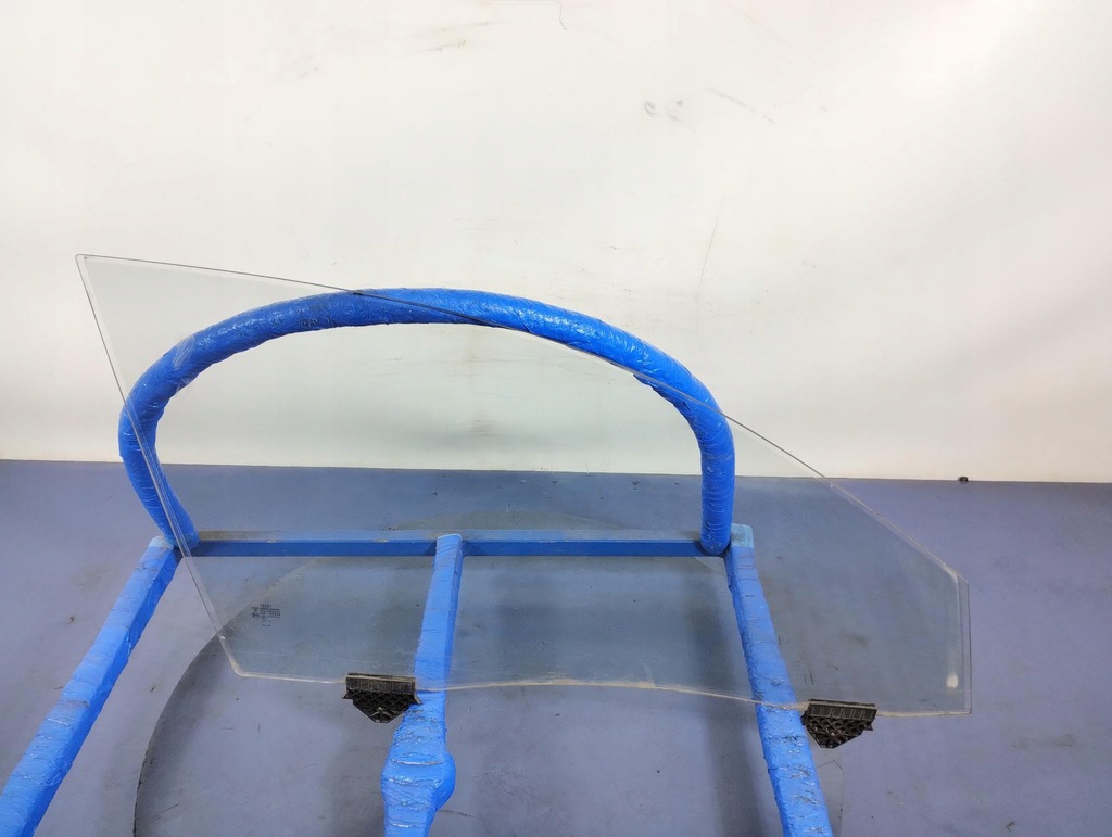 фото №1, Audi a8 d3 стекло дверь перед правая acoustic