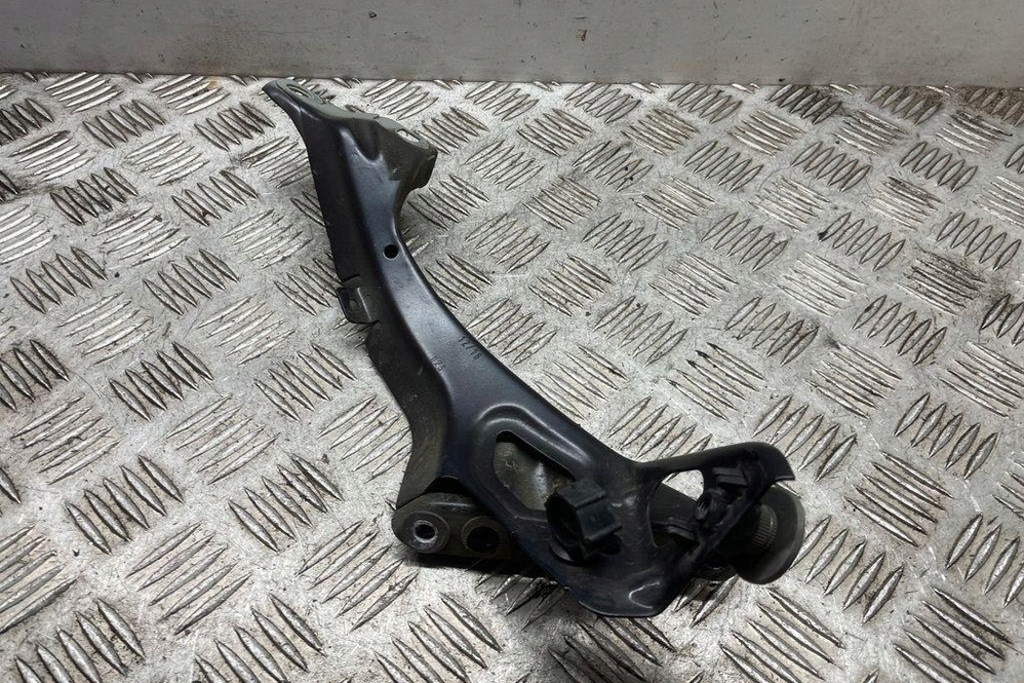 фото №11, Кронштейн передній lewego крила audi a6 allroad 4gh, 4gj 4g0821135a