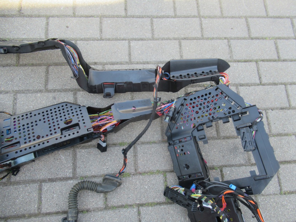 фото №7, Mercedes w205 amg 4.3 електропроводка салону