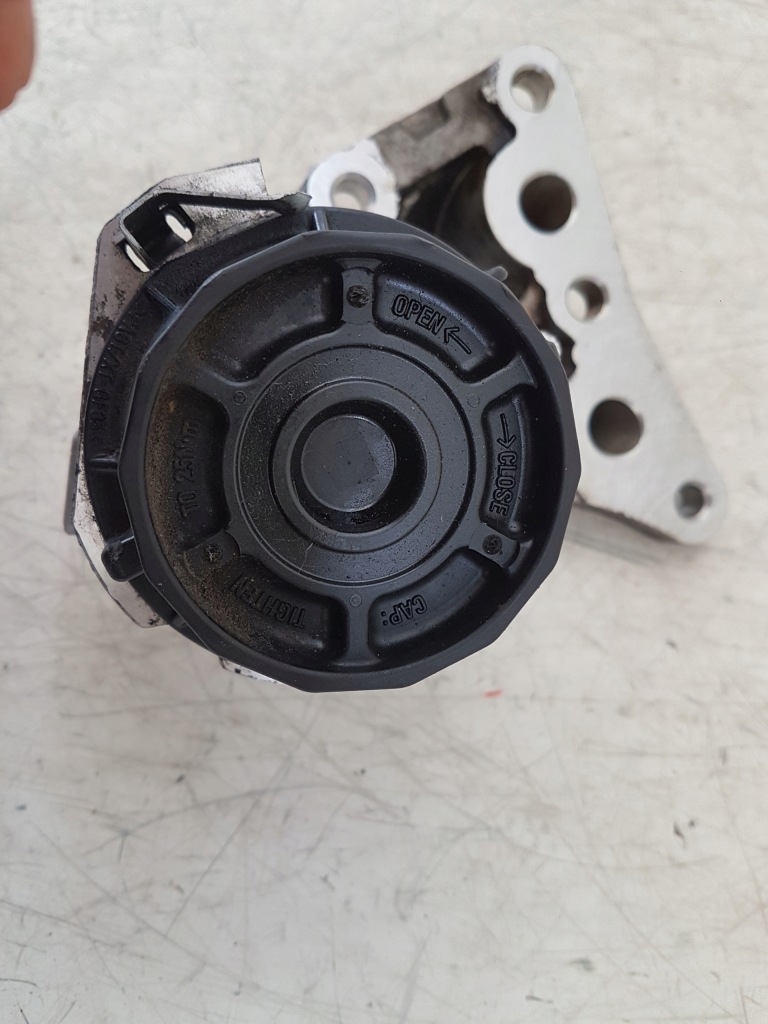 фото №3, Кронштейн подушка кронштейн toyota prius iii lift 2012