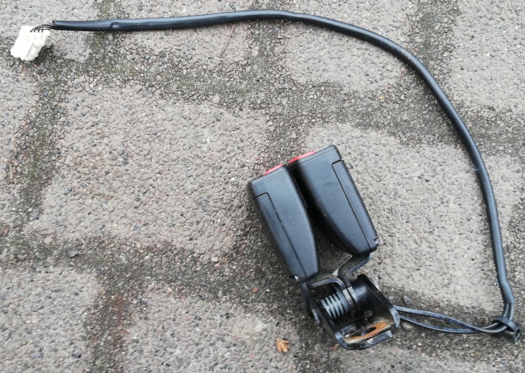 фото №1, Citroen ds5 13r пряжка кліпса задня ліва права поперечина безпеки