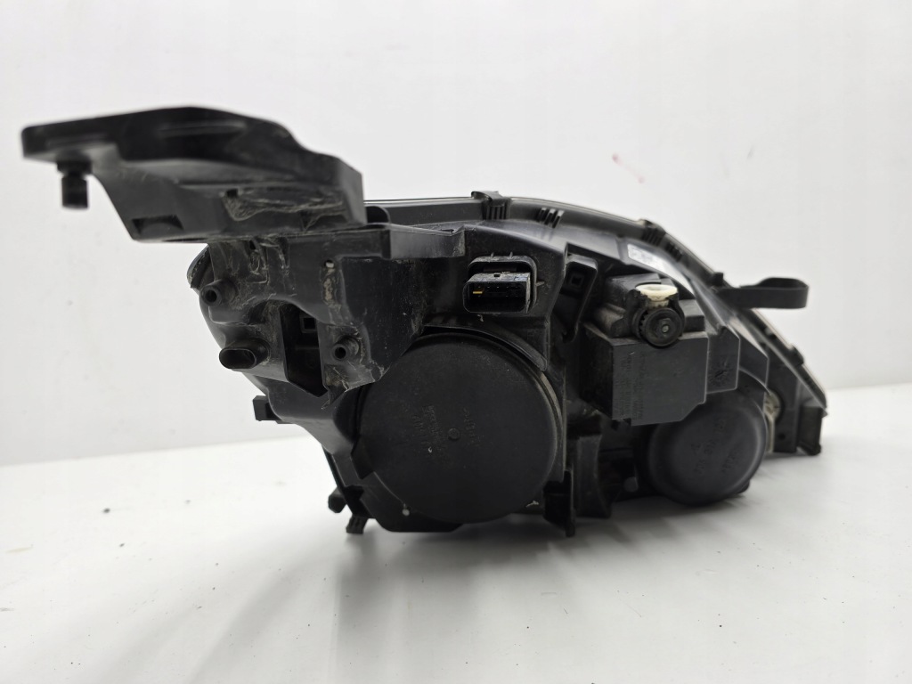 Peugeot 308 2 t9 фара левая левое  перед 9677523080 Оригинал