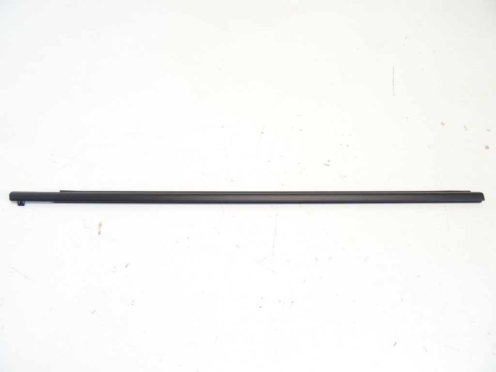 фото №1, Mazda 6 молдинг уплотнитель правый перед