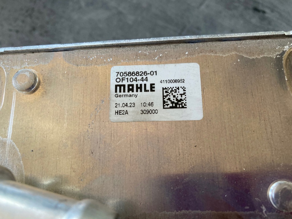 Купити Mercedes радіатор оливи 2.2 cdi a6511801310 mahle