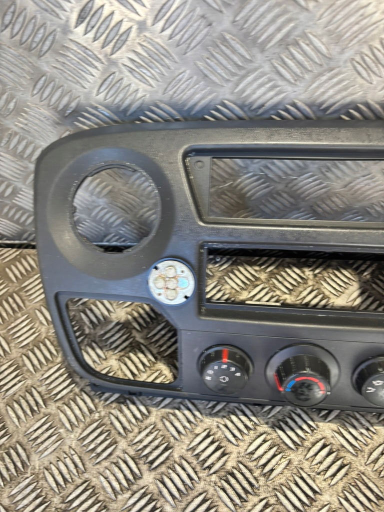 фото №4, Renault master iii панель обдув рамка 275700007r