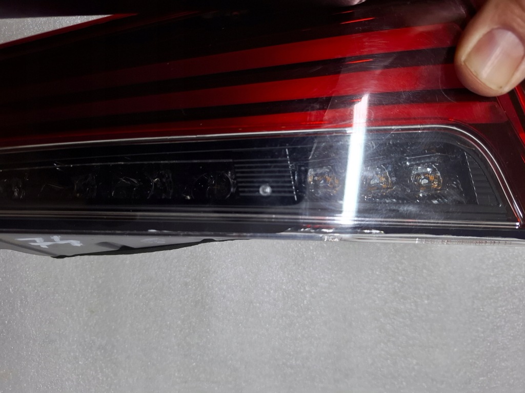 Фара задний левая lexus es 18- w крышке  задняя Киев