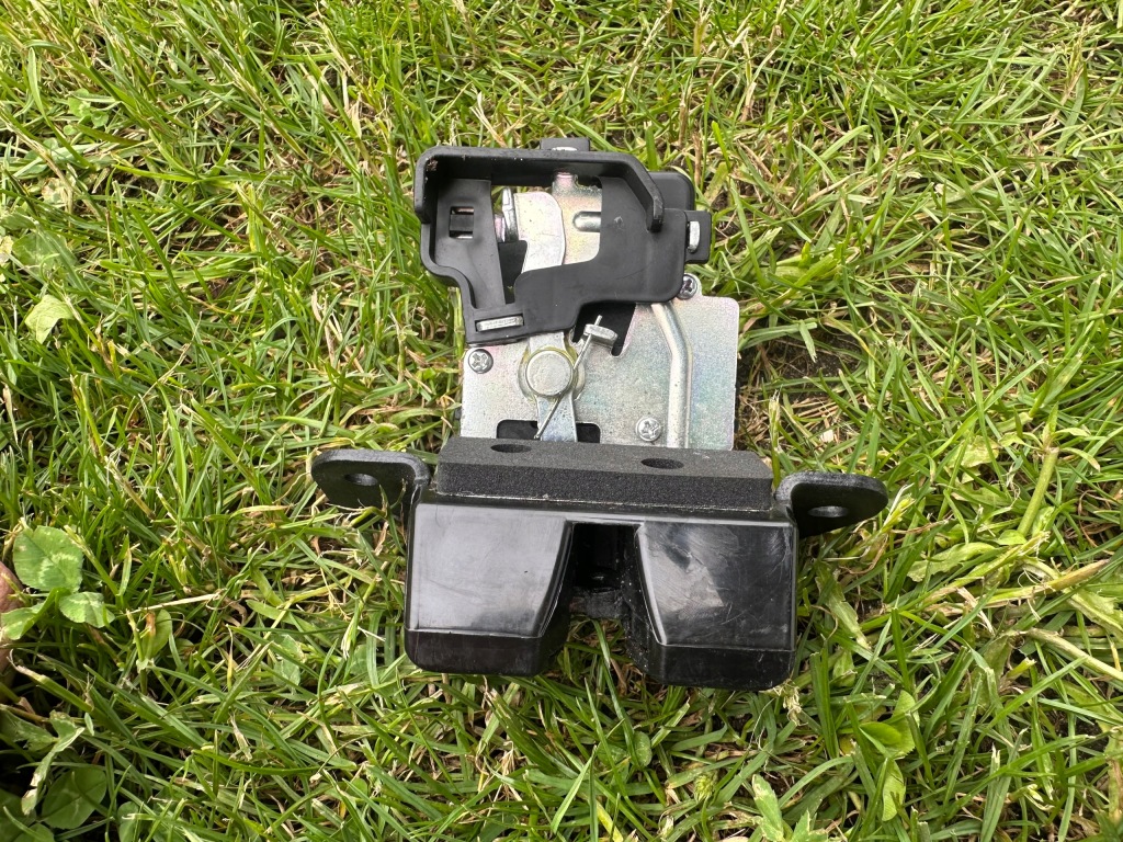 фото №1, Замок крышки задняя kia sportage 3 iii 81230-3w000