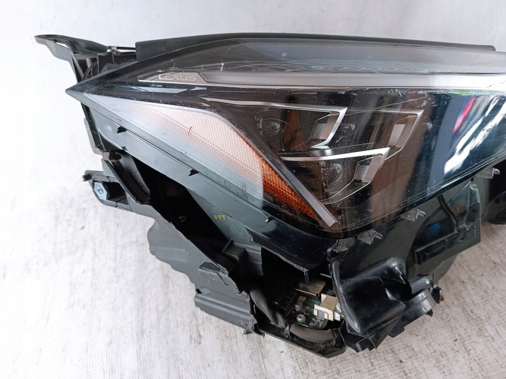 Lexus ux 2018-2022 лампа права full led - europa Зі Шроту