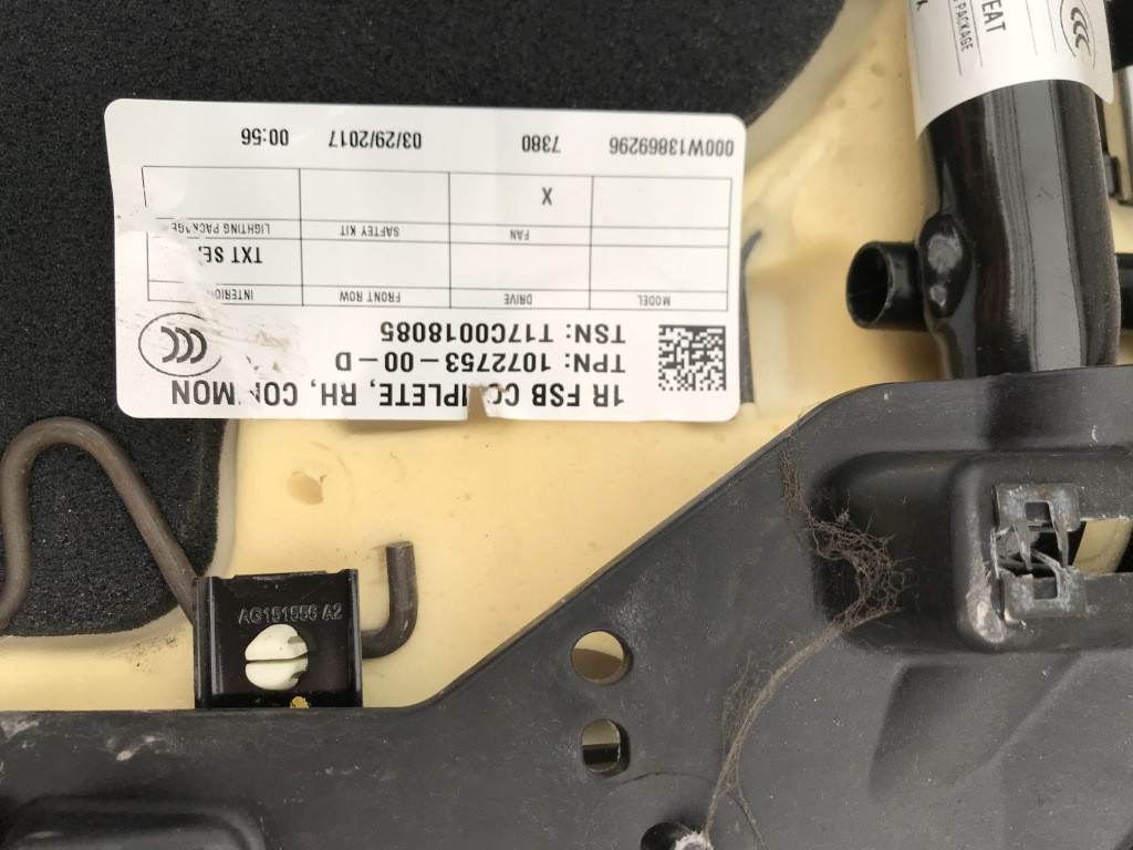 Купити Tesla model x сидіння пасажира правий