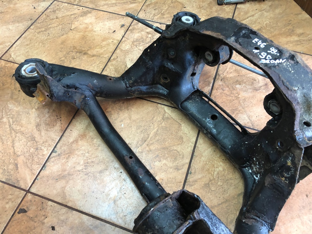 фото №8, Bmw e46 1.9b 99 sedan підрамник балка підвіска