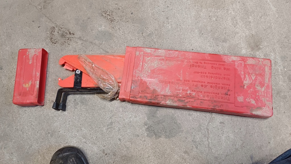 фото №1, Daihatsu terios ii треугольник предупредительный