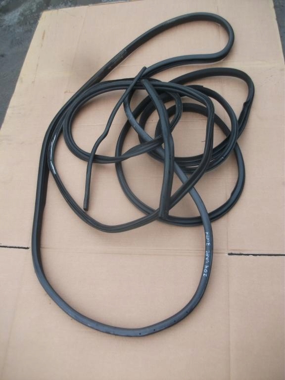 фото №12, Mercedes slc w172 2019 прокладка крышки багажника