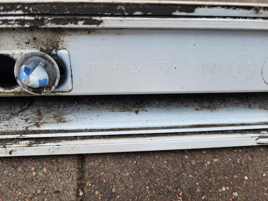 Peugeot 308 gt молдинг поріг ліва kwe kwed 9806944977 Недорого