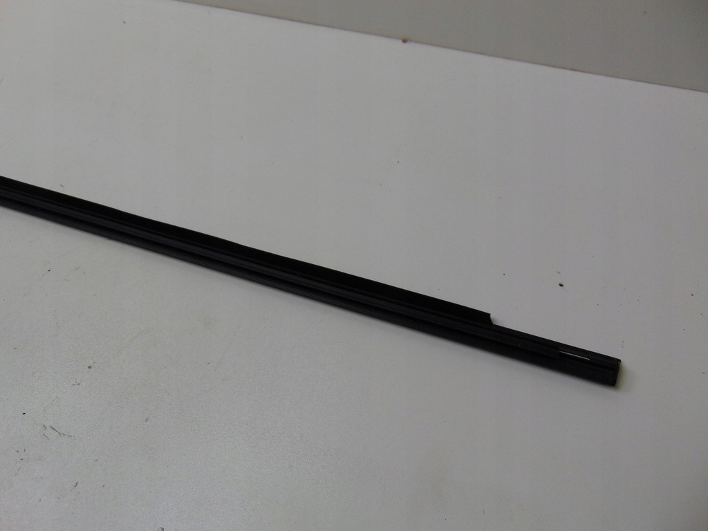 фото №8, Молдинг ущільнювач лівий перед vw t-roc 2ga837477