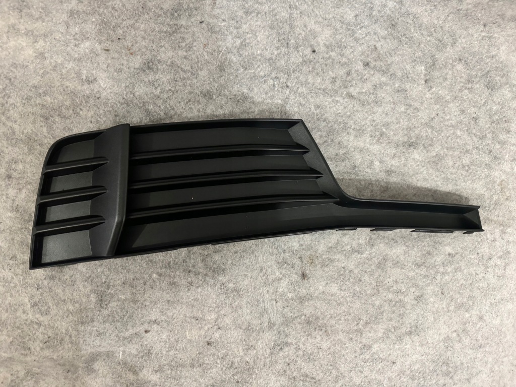 фото №1, Audi оригинальный номер 8v3807682m решётка вентиляционная, бампер