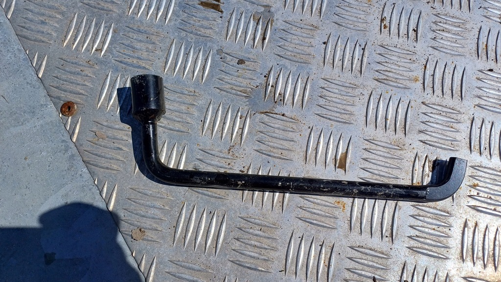 фото №1, Citroen c4 cactus ключ do колеса