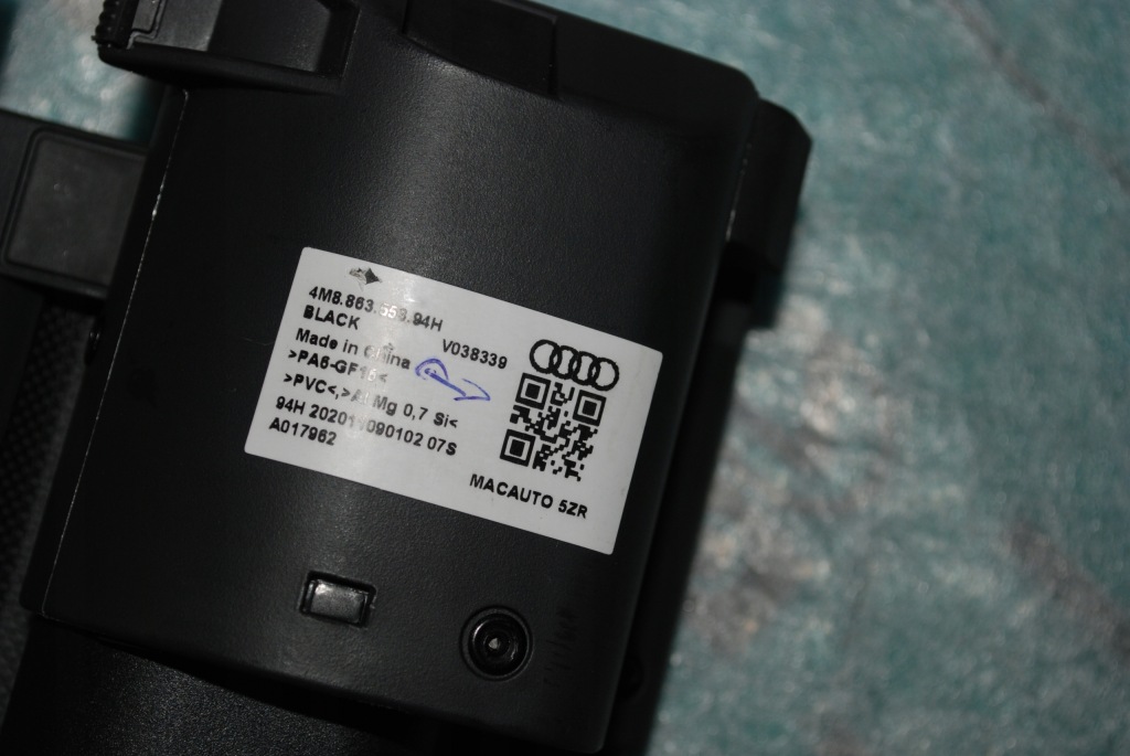 Audi q8 4m8 шторка багажника оригінал 2018- 4m8863553 Київ