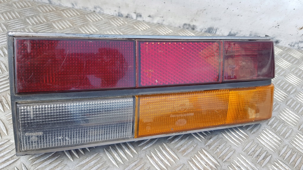 Audi 100 c2 лампа левая задний  вкладыш Цена