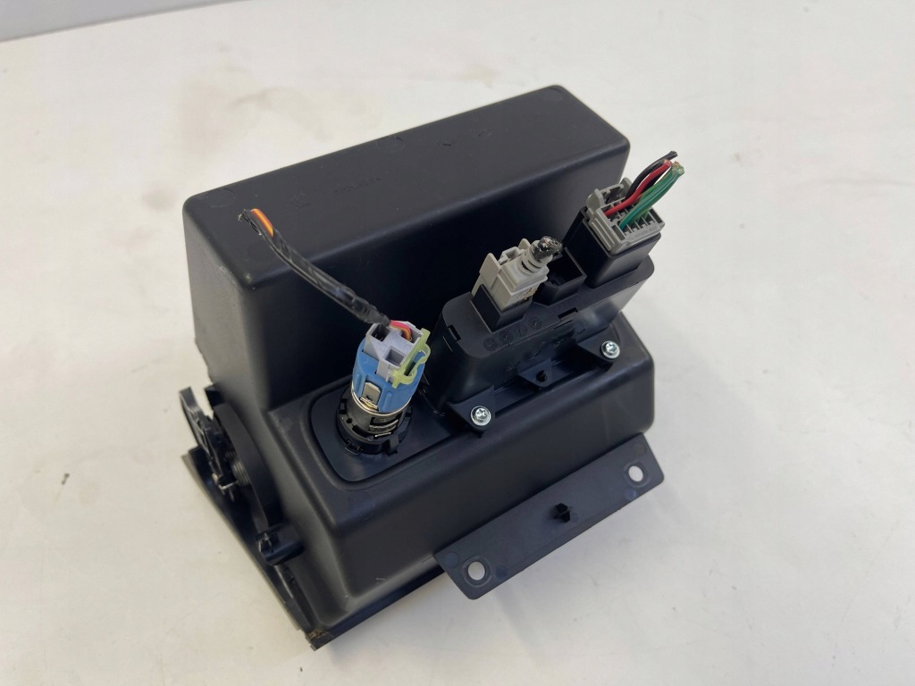 Бардачок usb aux sd x90020201mr jeep grand cherokee с Разборки