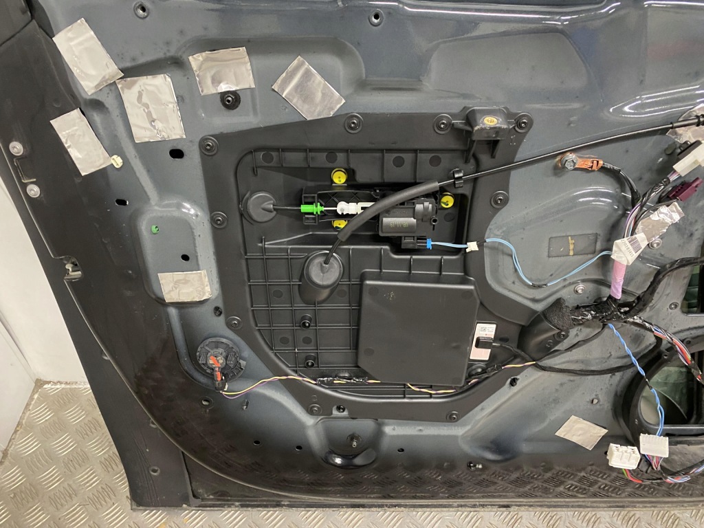 Дверь передние левая полный tesla model x 2016- Недорого