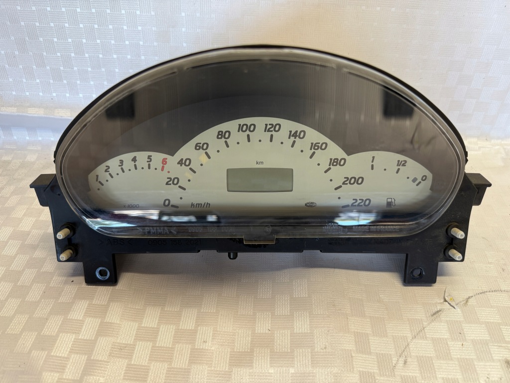 Купить Mercedes benz w168 счетчик приборы a1685405211