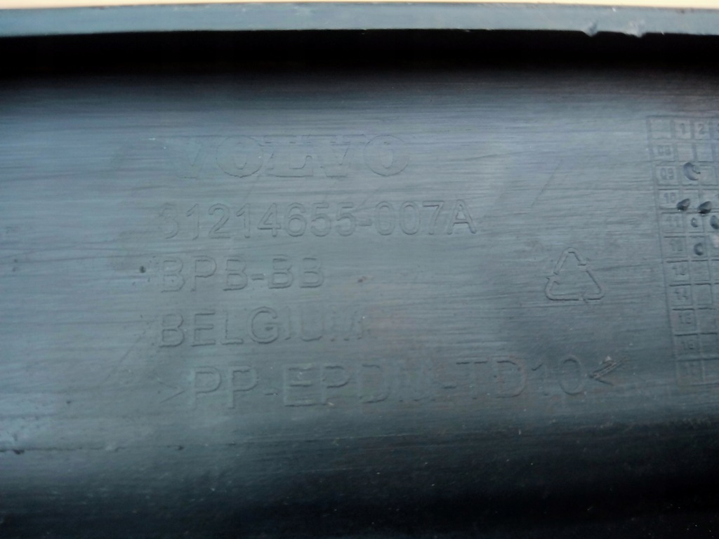 фото №5, Volvo c30 r design спойлер накладка бампера задня