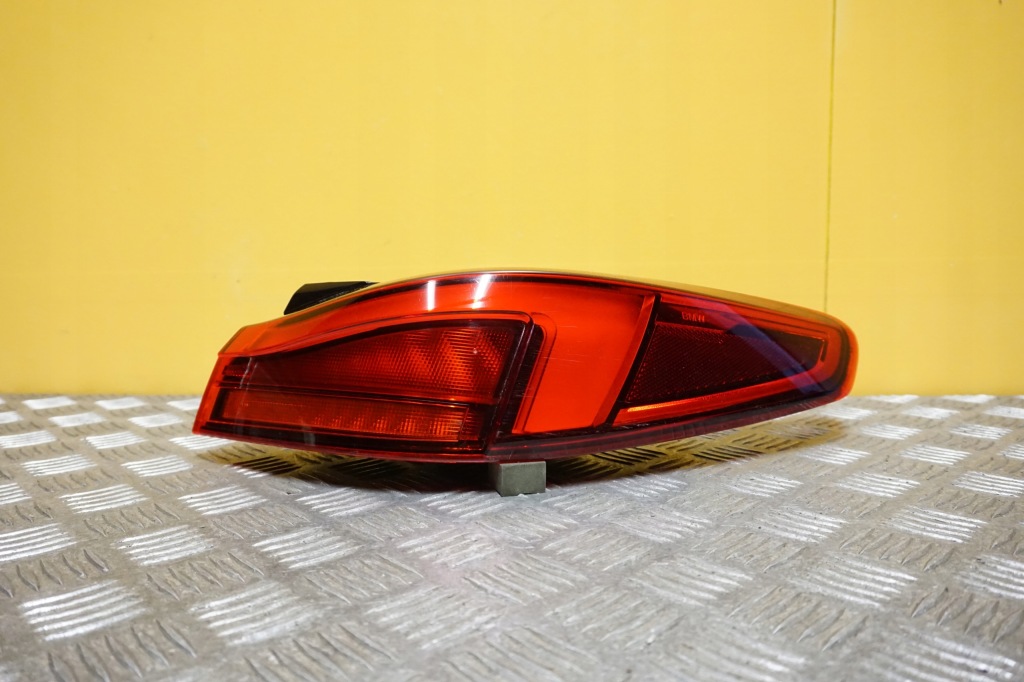 фото №1, Bmw 2 gran coupe f44 2020 - лампа led задняя правая задняя usa