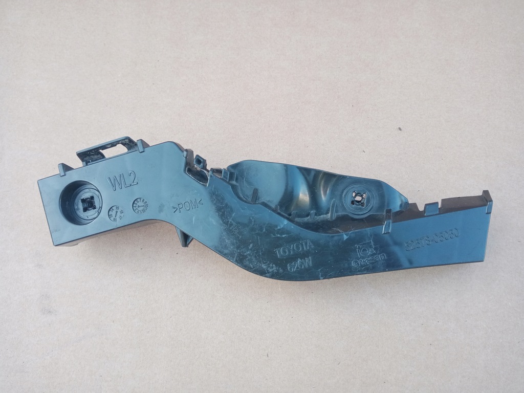 фото №1, Toyota avensis t27 kombi лівий напрямна бампера задня