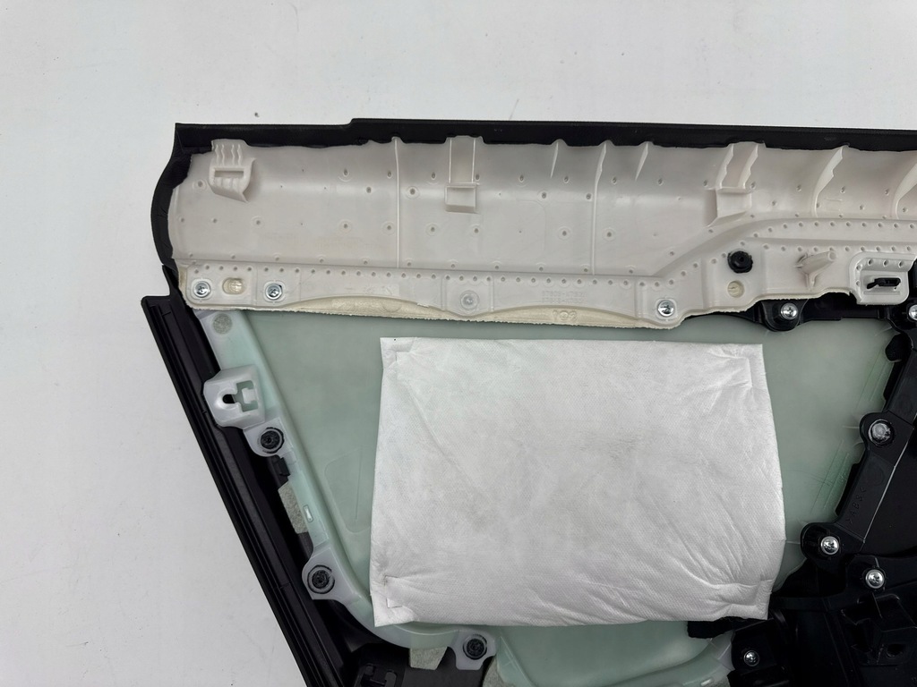 фото №9, Toyota bz4x 2024 задняя сторона правая обшивка дверь задних