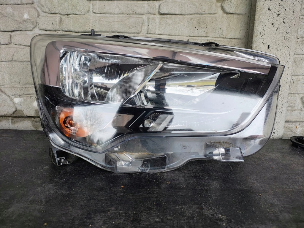 фото №1, Opel combo e 18- лампа права перед звичайна bez світлодіод 9816825480