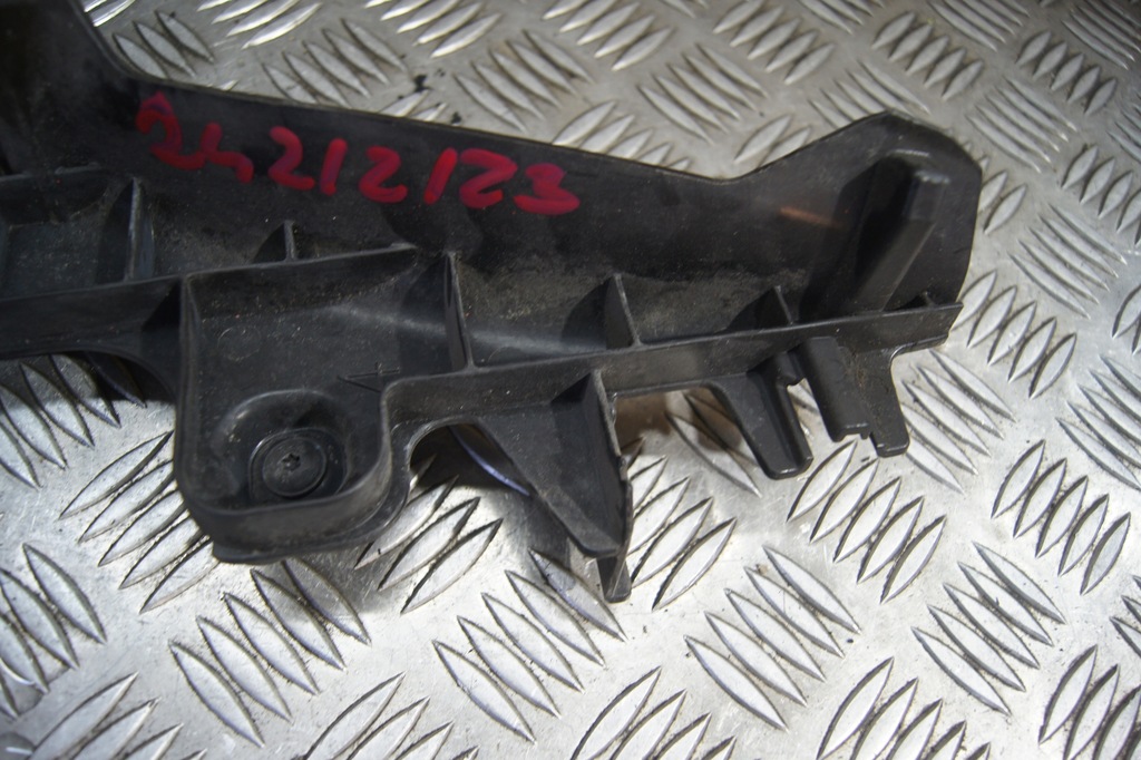 фото №8, Audi оригинальный номер 8p3807378b направляющая бампера