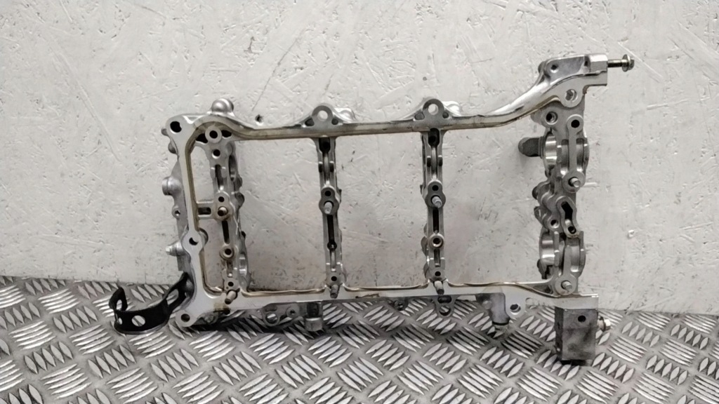 фото №2, Lexus rx 450h 2019 кронштейн вала розподільного валу