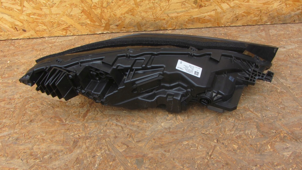 Передня ліва лампа tesla 3 model 3 рестайлінг  full led 2023- Зі Шроту