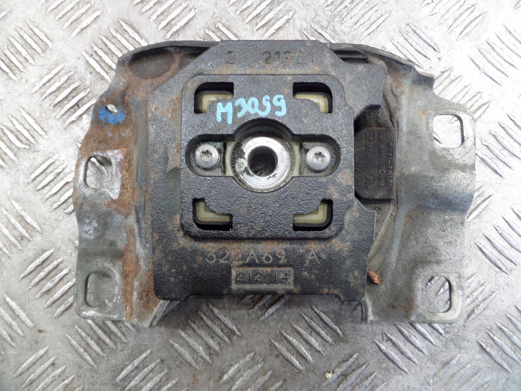 фото №1, Кронштейн подушка двигуна 322a69a volvo v40 ii cc