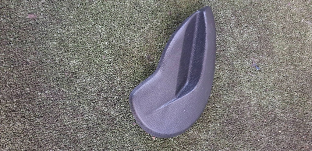 Купить Mazda 2 dj 2014- ручка кронштейн сиденье левая передняя