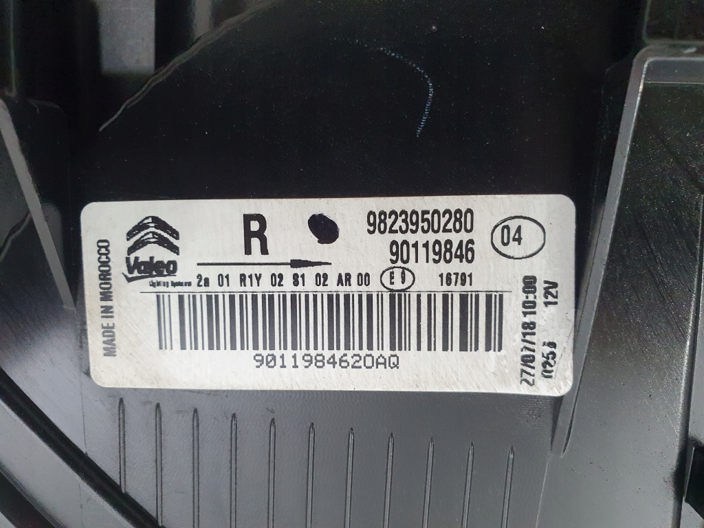 Citroen c4 cactus рестайлінг  15-20 лампа права правий задня задній 9823950280 Недорого
