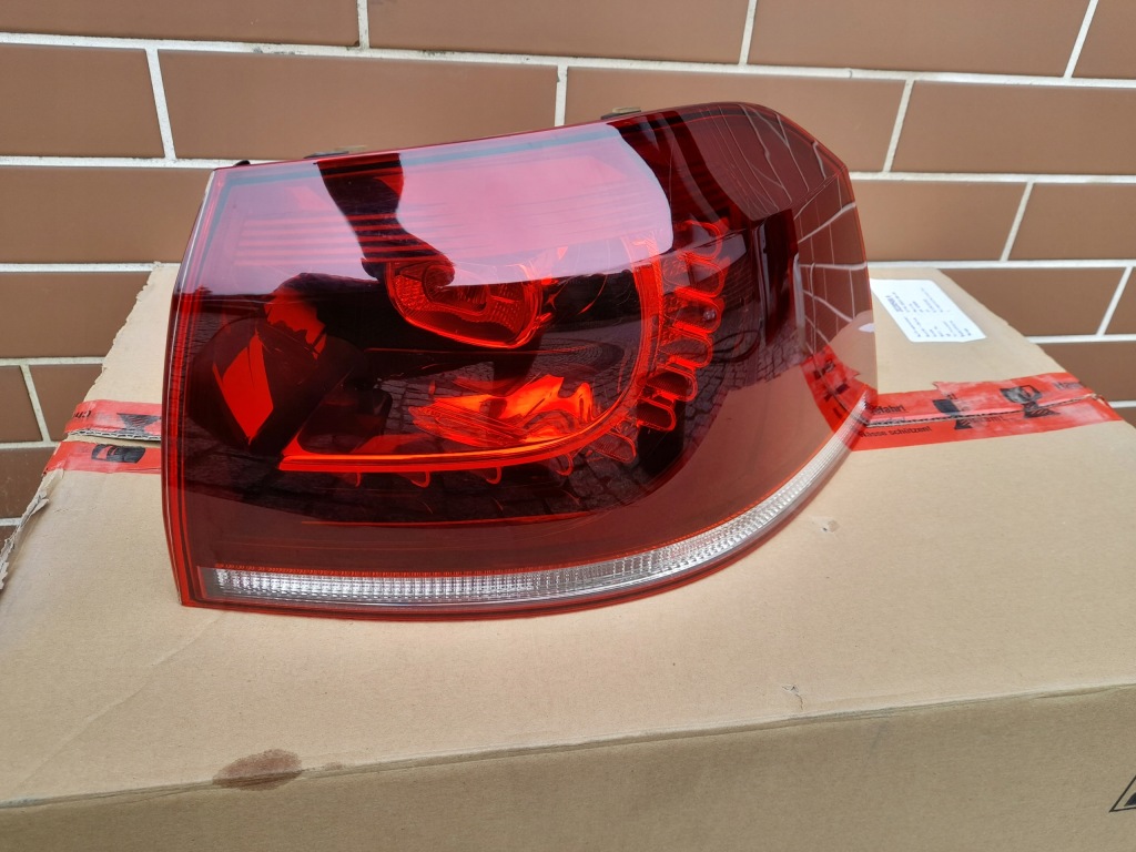 фото №1, Vw golf vi cabrio лампа задняя задняя правая led