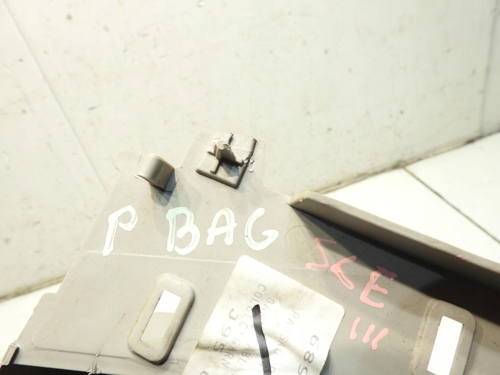 фото №2, Кронштейн полка багажника правое renault scenic iii 799110012r