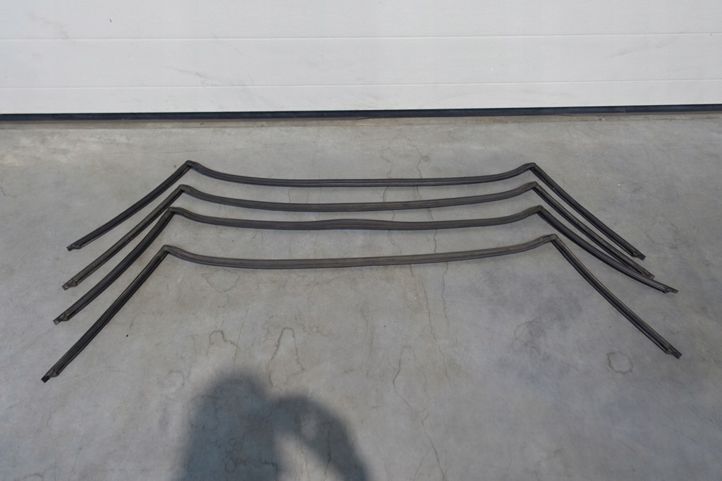 фото №1, Vw new beetle 1y0 cabrio прокладка рами дах